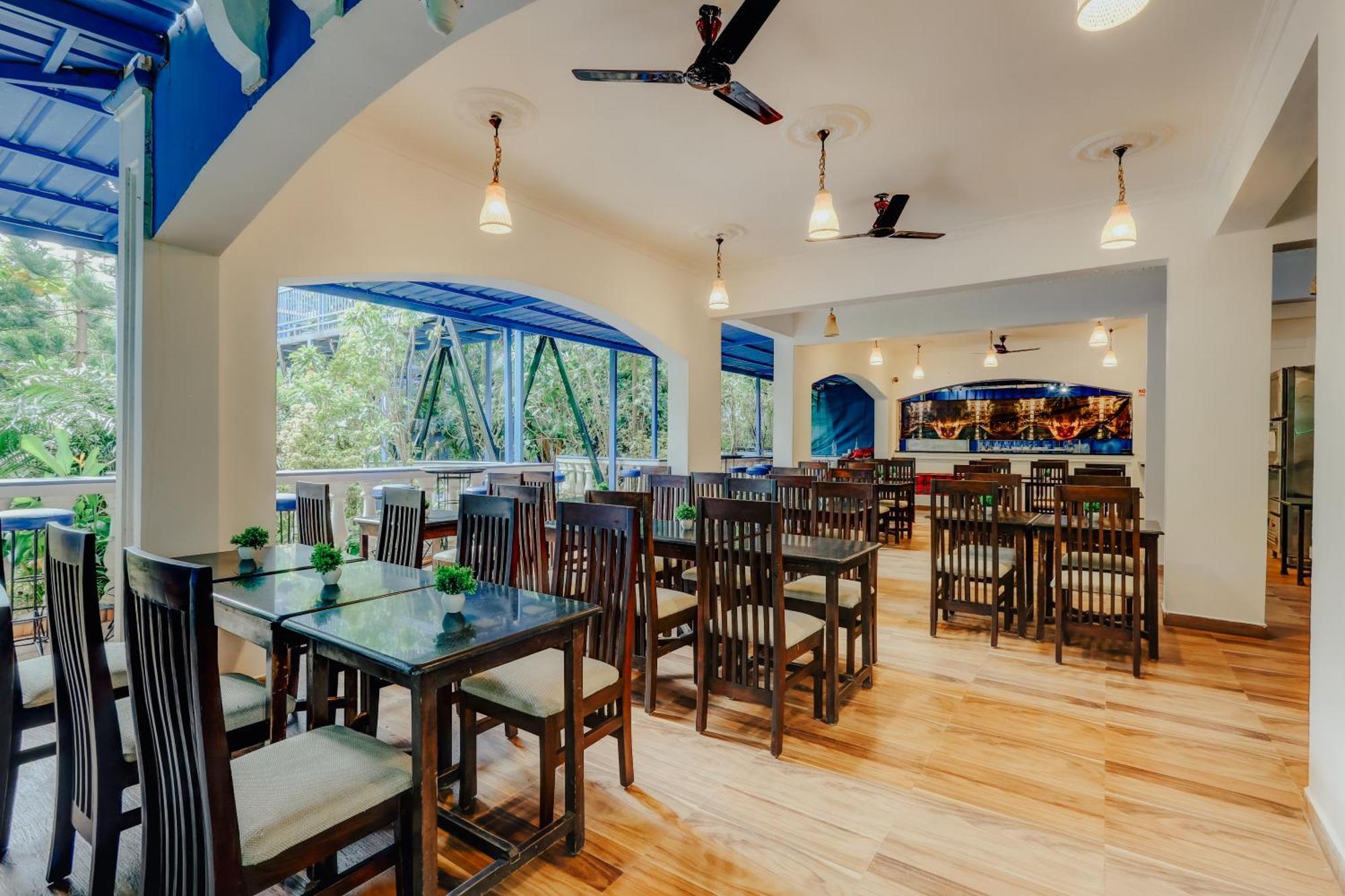 Mayflower Beach Resort By Casa Eternal Baga Exterior photo